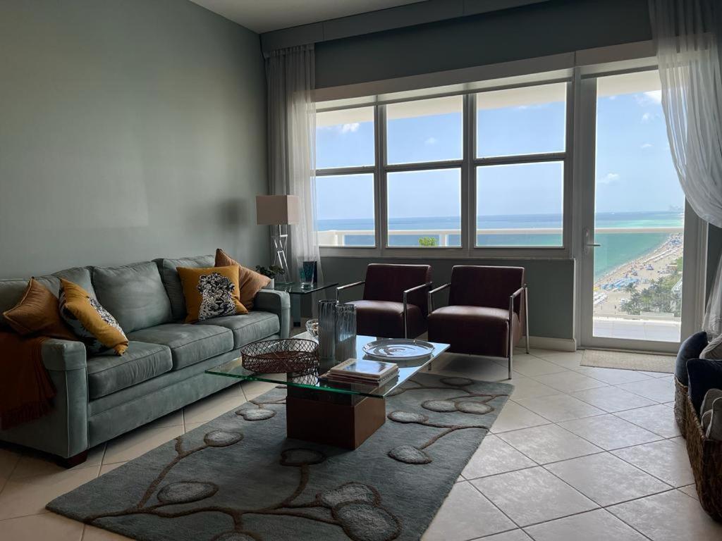 Atlantic Penthouse: Beachfront Luxury With Ocean Views Apartment