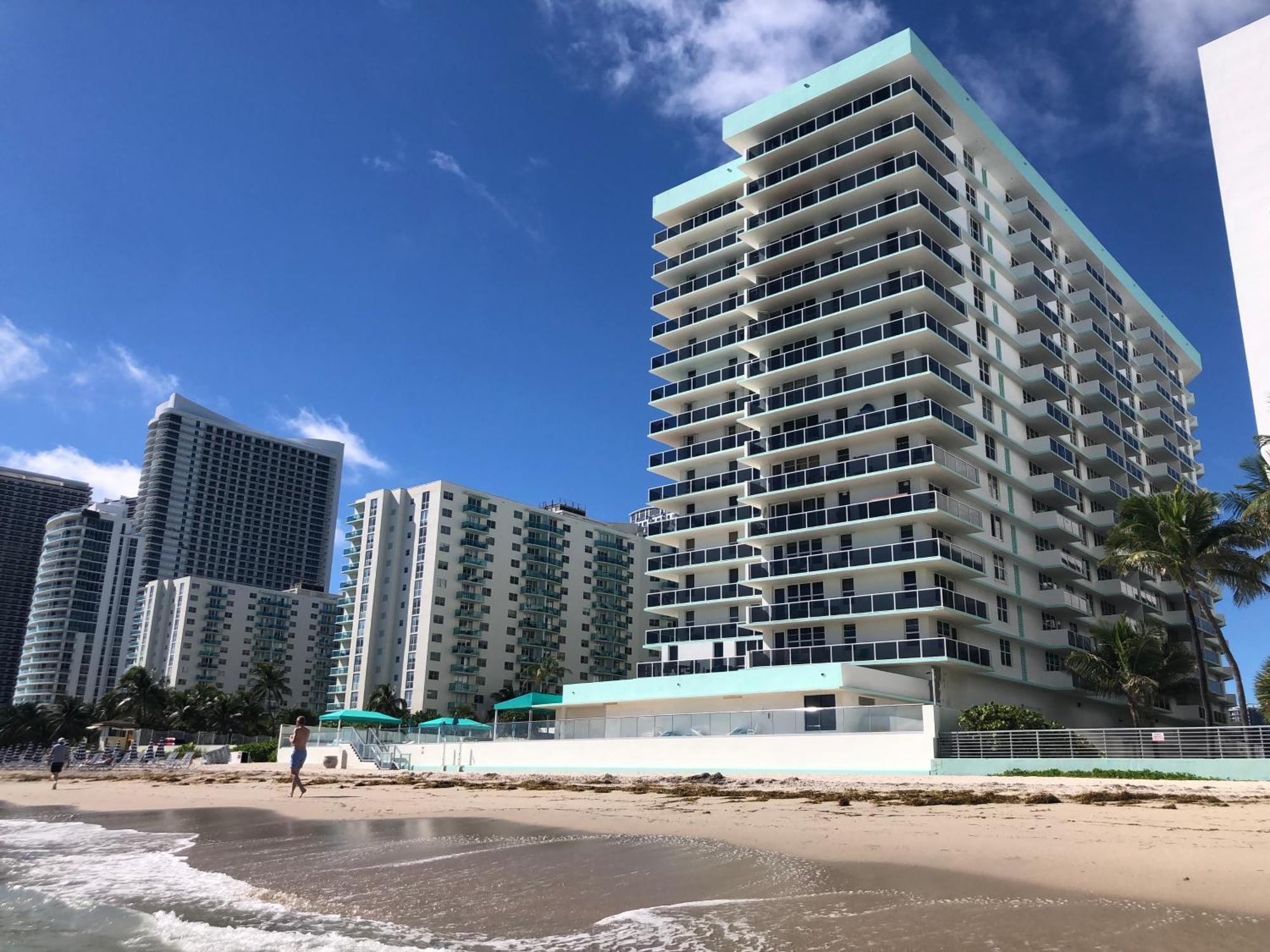 Atlantic Penthouse: Beachfront Luxury With Ocean Views Apartment Hollywood